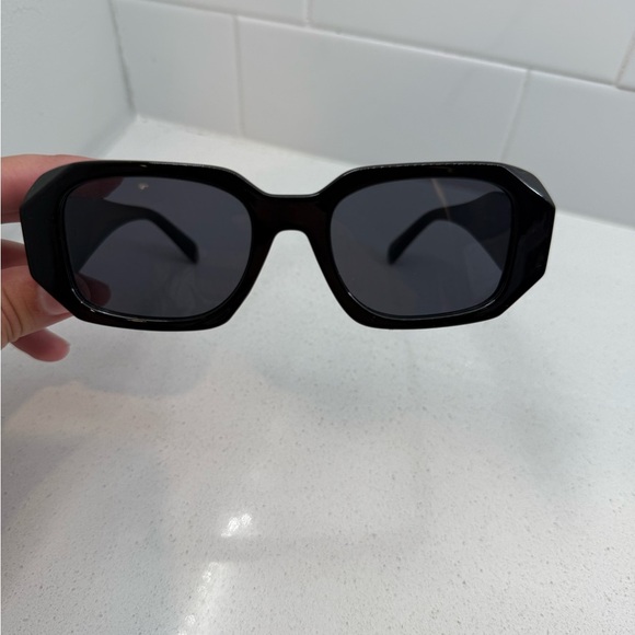 Black Rectangle Sunglasses 🕶️ - Picture 1 of 3